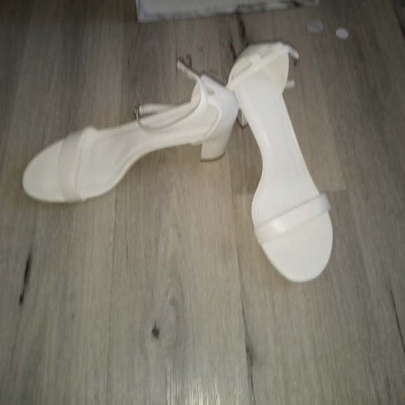 white shoes - Picture 4 of 4